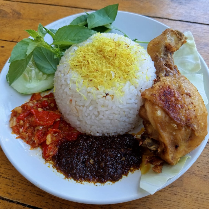 Ayam Bumbu Hitam Sambal Bawang
